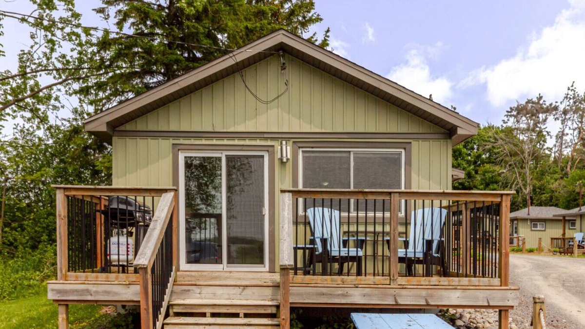 Bloomfield Apartment | Westlake Cottages - Wellington Lodge, right on the lake