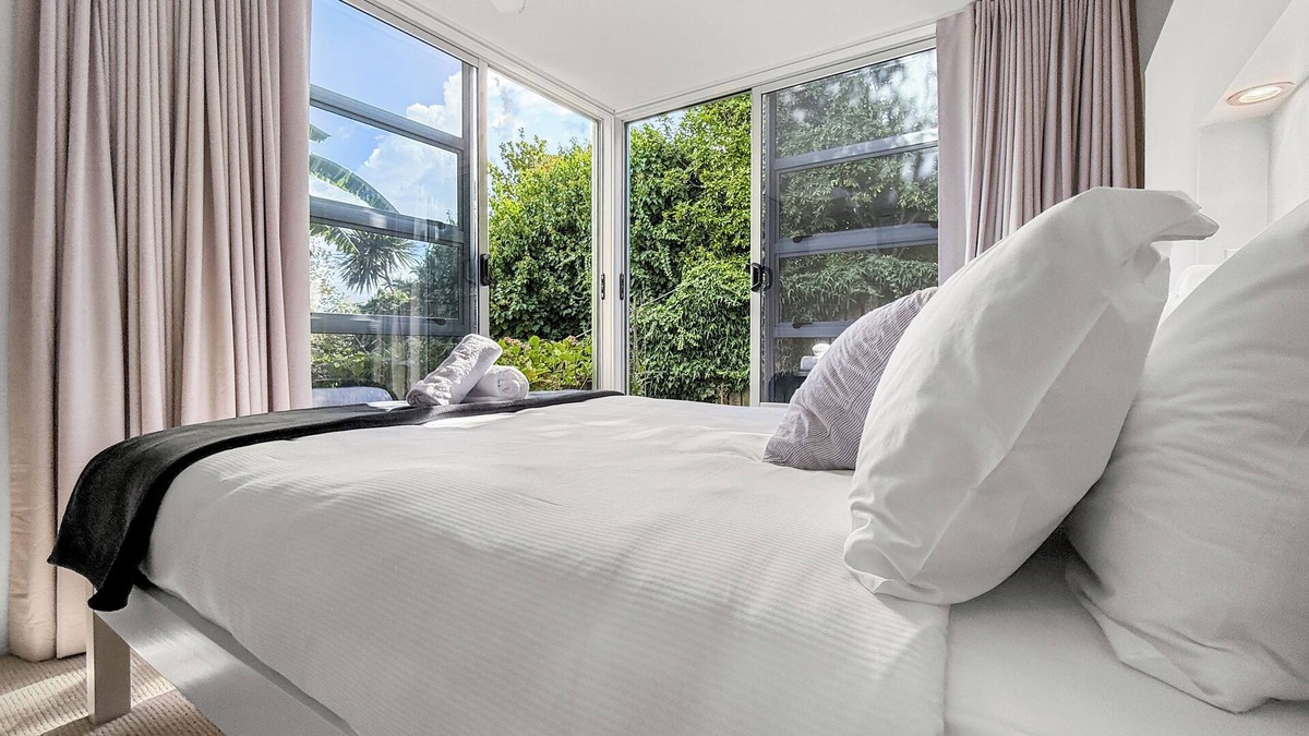 Western Springs Villa | Westmere Wonder l Gorgeous 3 Bed Home inc. View