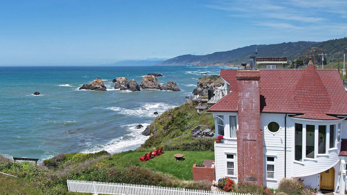 Westport House | Westport Landship Oceanfront Home