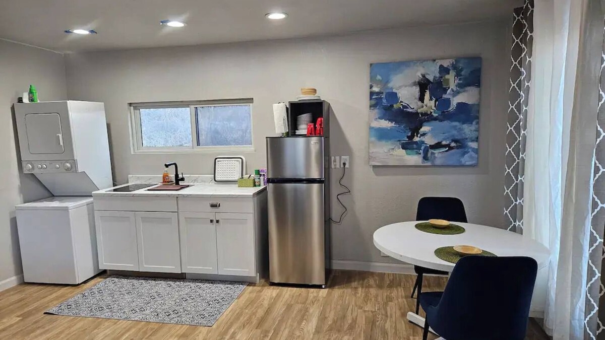 Colorado Springs Cottage | Westside retreat conveniently located