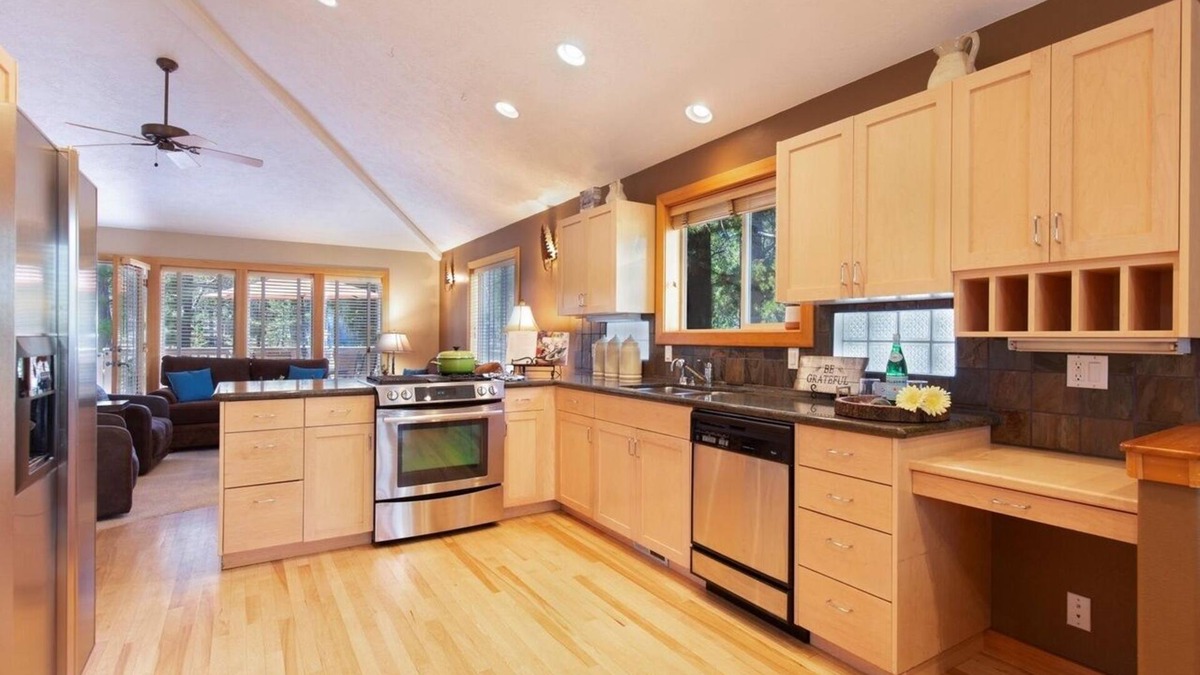 Sunriver House | Westside Retreat House - On Poplar Lane in Sunriver, Oregon
