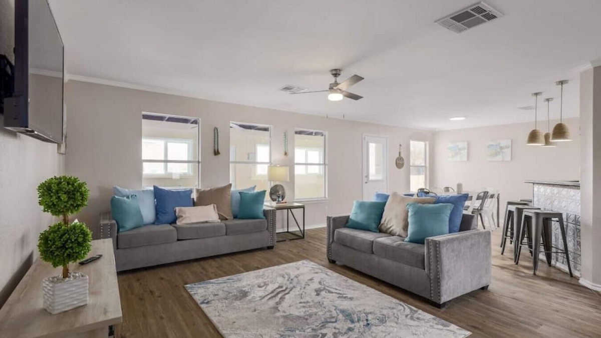 Hutto House | WeWelcome you to Hutto Heaven: Large Home w/Pool