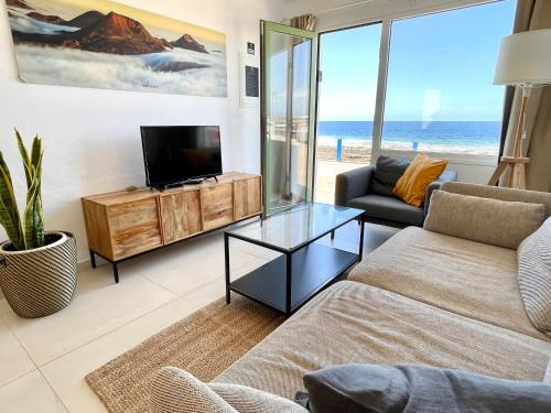 La Santa Apartment | Weybeach1 -shared terrace,ocean view,sea frontline