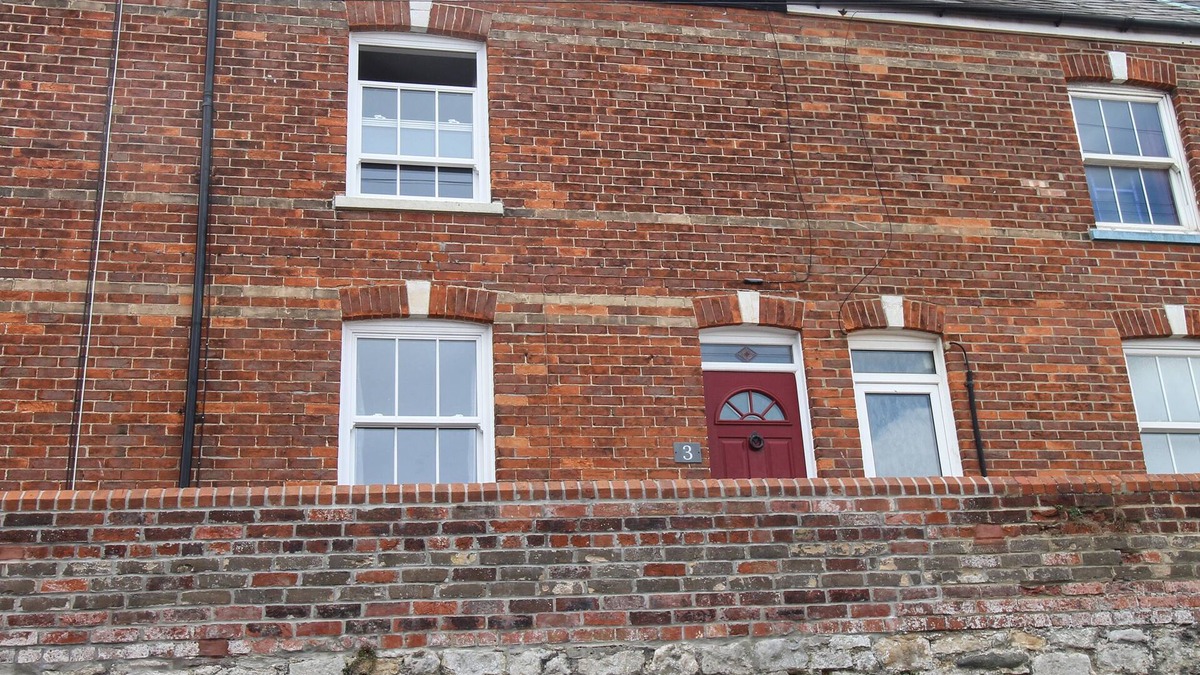 Weymouth Cottage | WEYBURY COTTAGE, pet friendly, with a garden in Brewers Quay Harbour