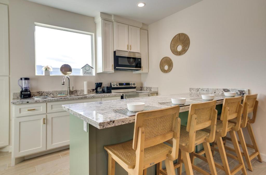 Brownsville House | WFH-Friendly Brownsville Home with Private Patio