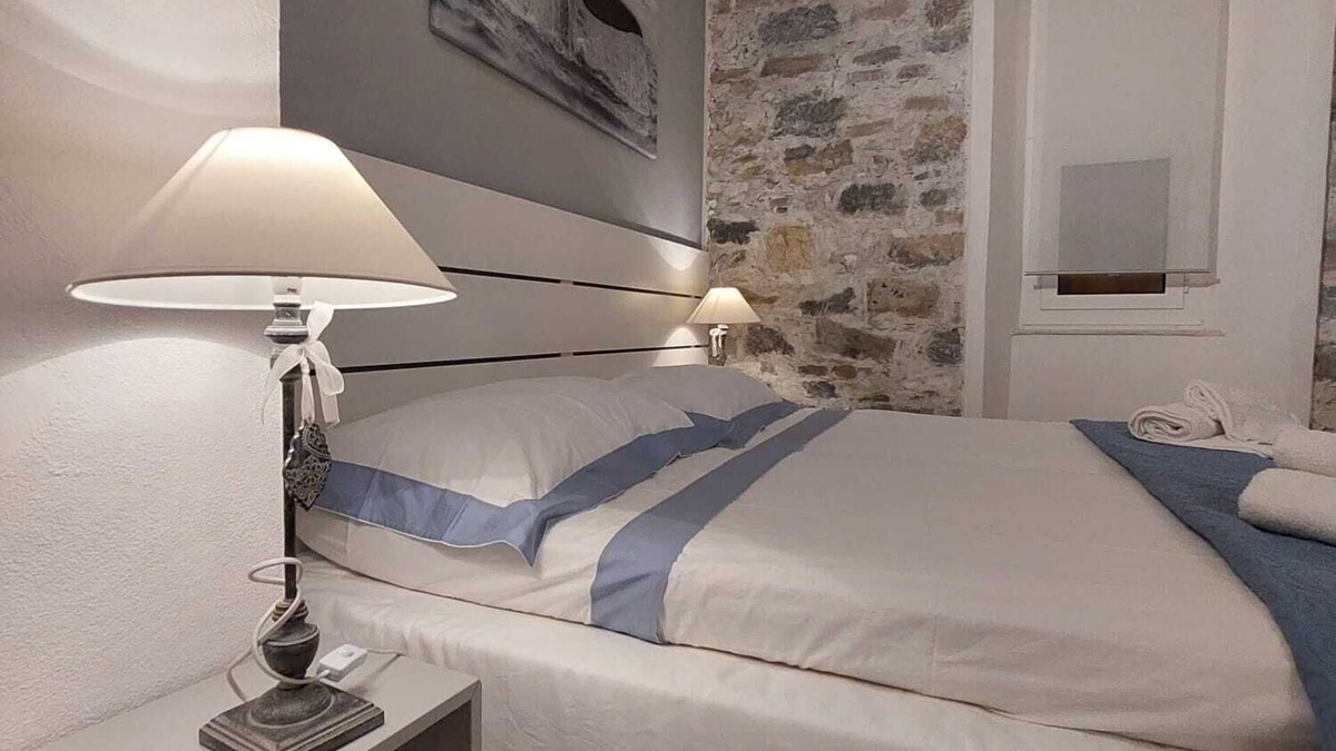 La Spezia Apartment | Whale Song Apartment - cozy apartment with private parking space