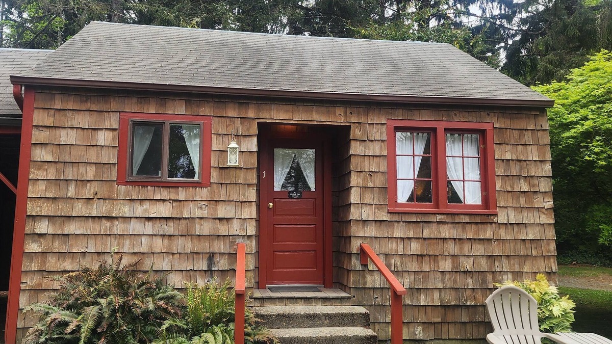 Ocean Park Cottage | Whale Tail Cottages- 2 beds