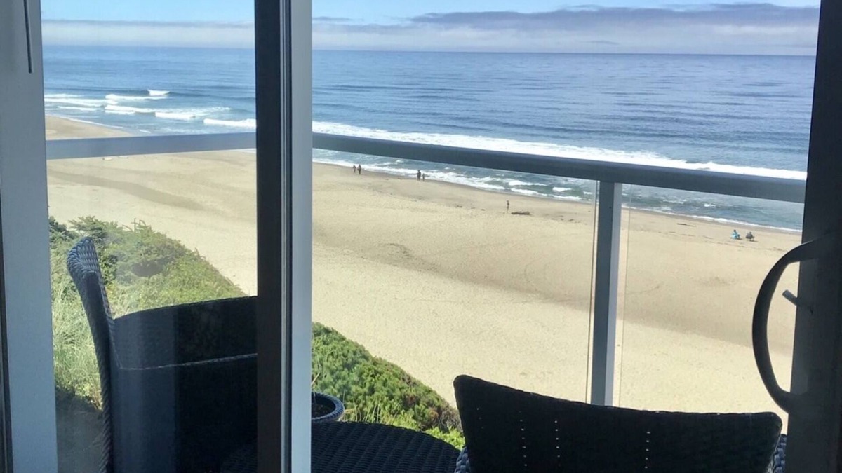 Lincoln City House | Whale watching from oceanfront home