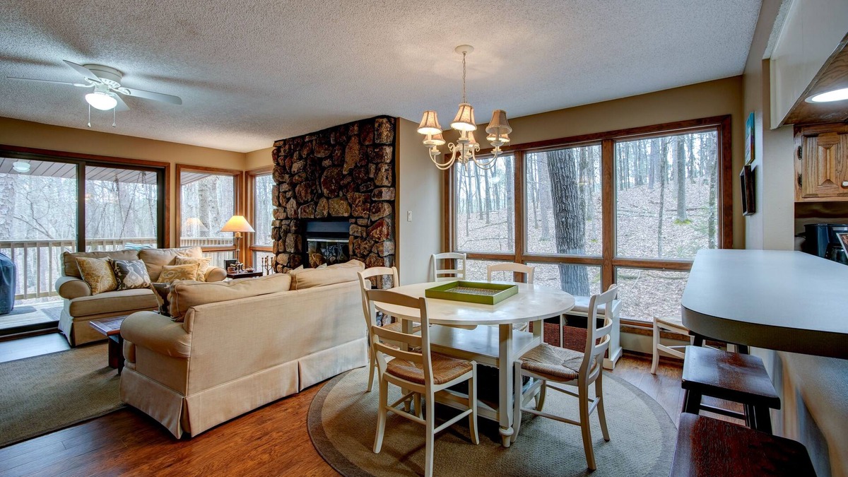 Mount Ida Condo | What A View II/20BRB 3BR/3BA Large with 2 Private Decks by LOVR