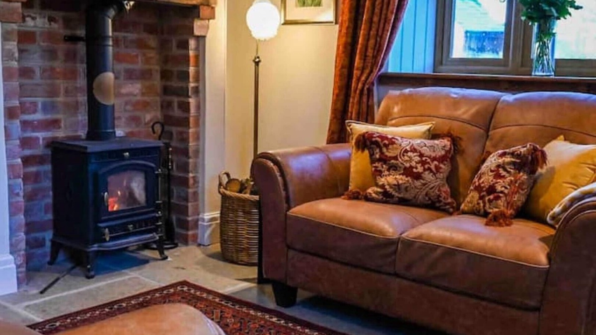 Beaminster Cottage | Whatley Cottage, Rural Retreat. Pet Friendly.