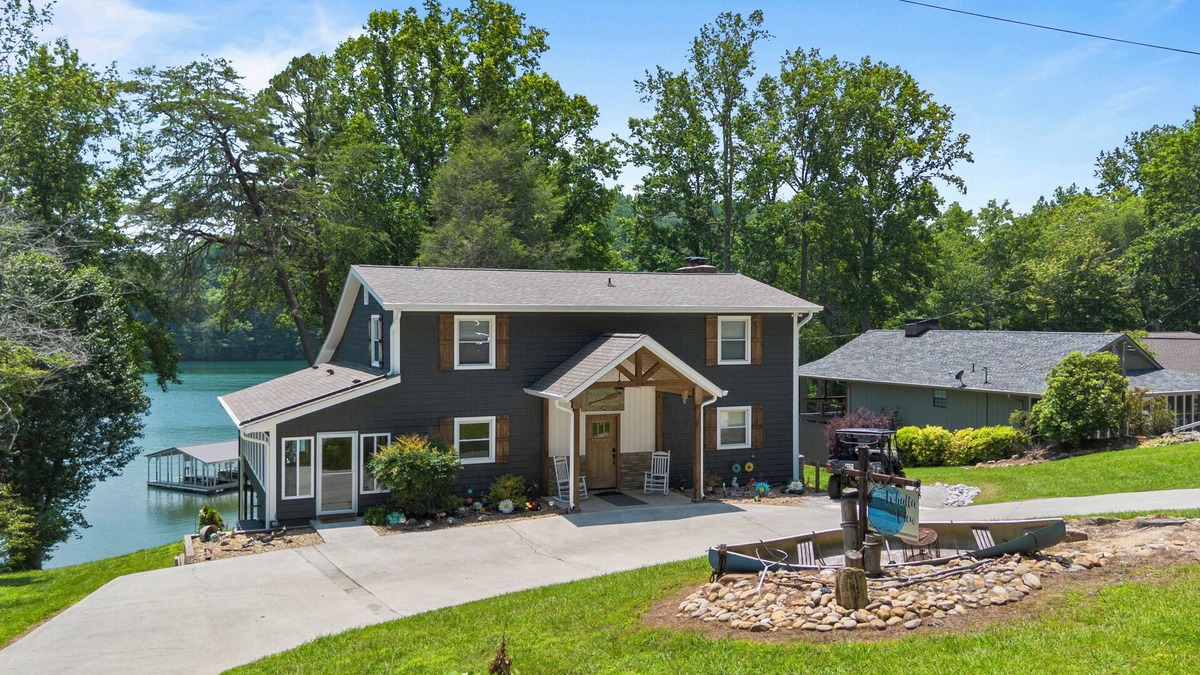 Jacksboro House | 'Whatta View' & No Steps, 2 Slip Covered Dock, Hot Tub, Ping Pong, Pool Table