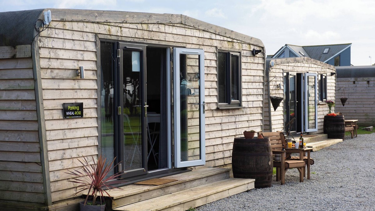 Helford Passage Cottage | WHEAL ROSE LODGE, pet friendly, with hot tub in Helston