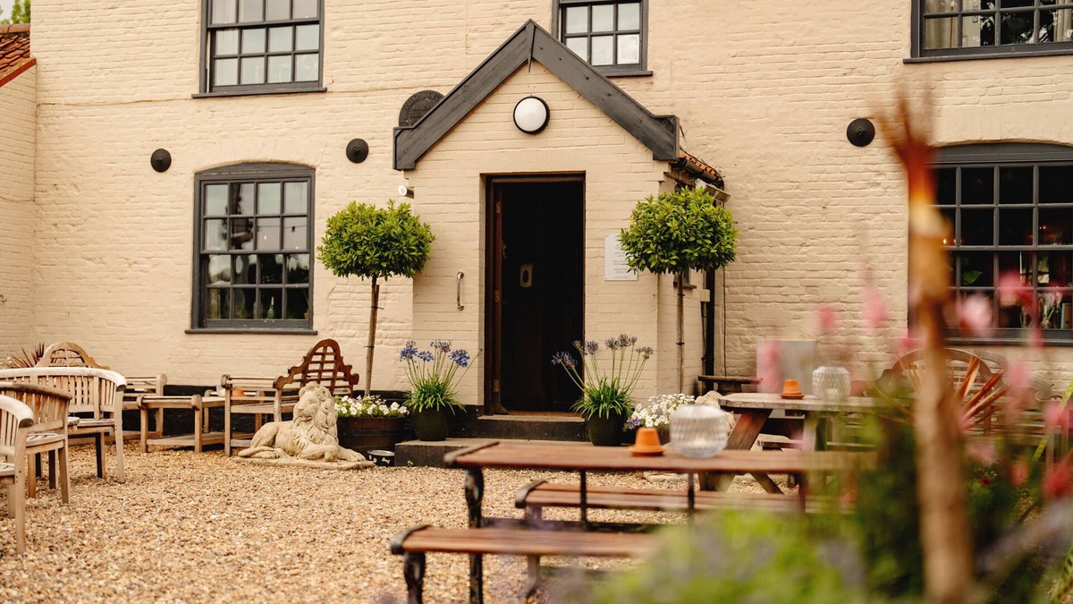 Burgh Saint Peter House | Wheatacre White Lion