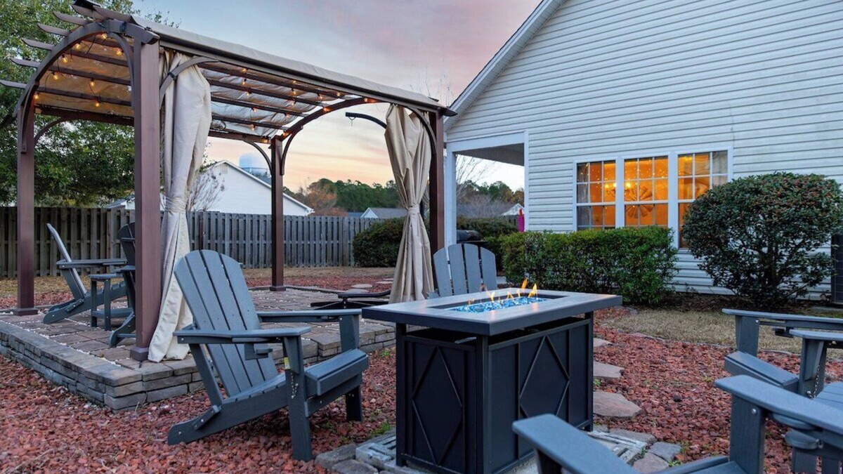 Murraysville House | Wheatfields Home · Amazing Location+Fire Pit+Games| Backyard Bungalow