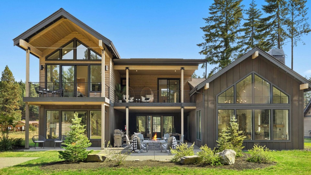 Roslyn House | Where Family & Friends Connect — Outdoor Living, Year-Round