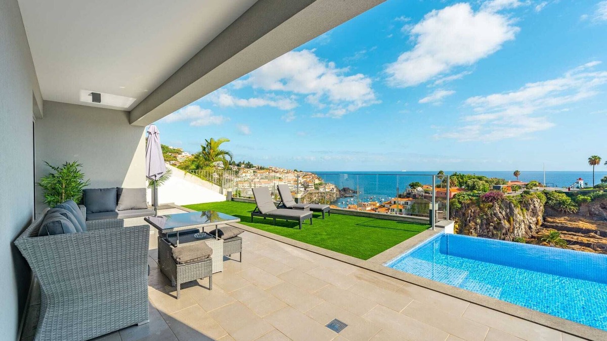 Camara de Lobos House | Where Serenity Meets Blue Horizons.