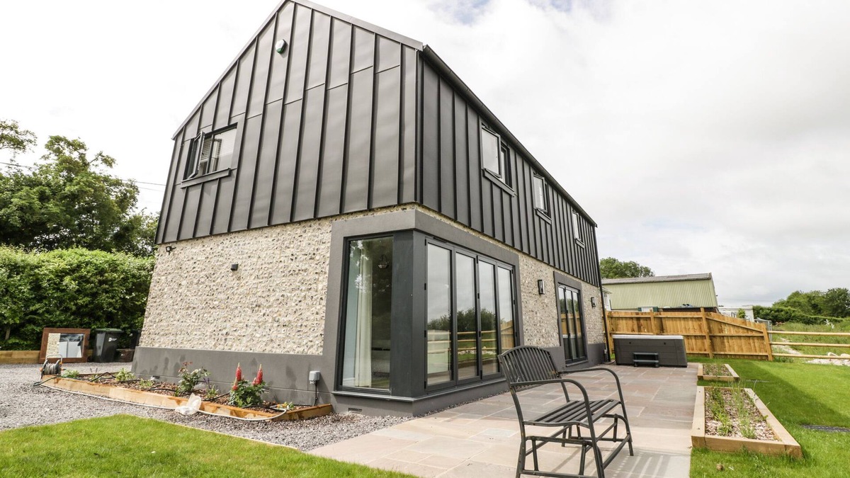 Tarrant Keyneston Cottage | WHERE THE WILD THINGS ARE, family friendly in Blandford Forum