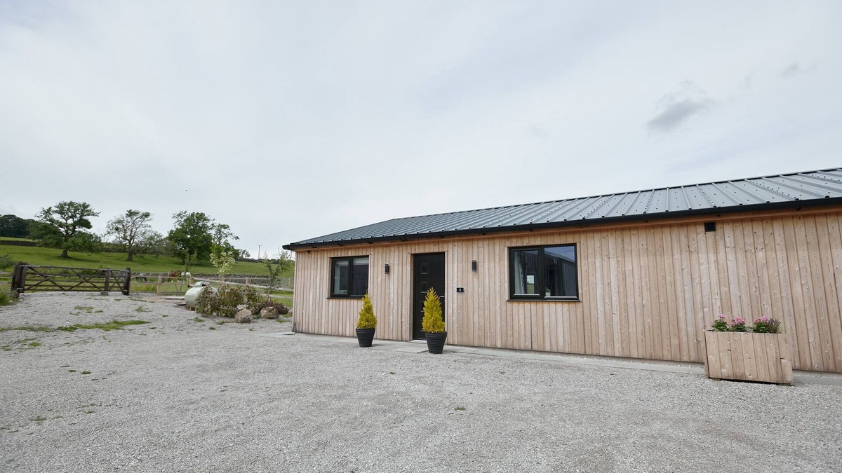 Settle Cottage | WHERNSIDE LODGE, luxury holiday cottage, with a garden in Settle