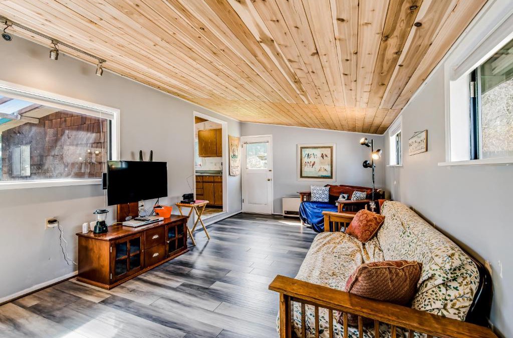 Freeland House | Whidbey Cottage on Holmes Harbor