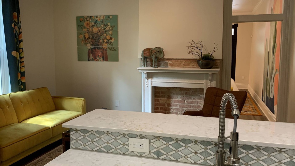 Government Hill Apartment | Whimsical 1b1b by Fort Sam Houston, The Pearl, and Downtown