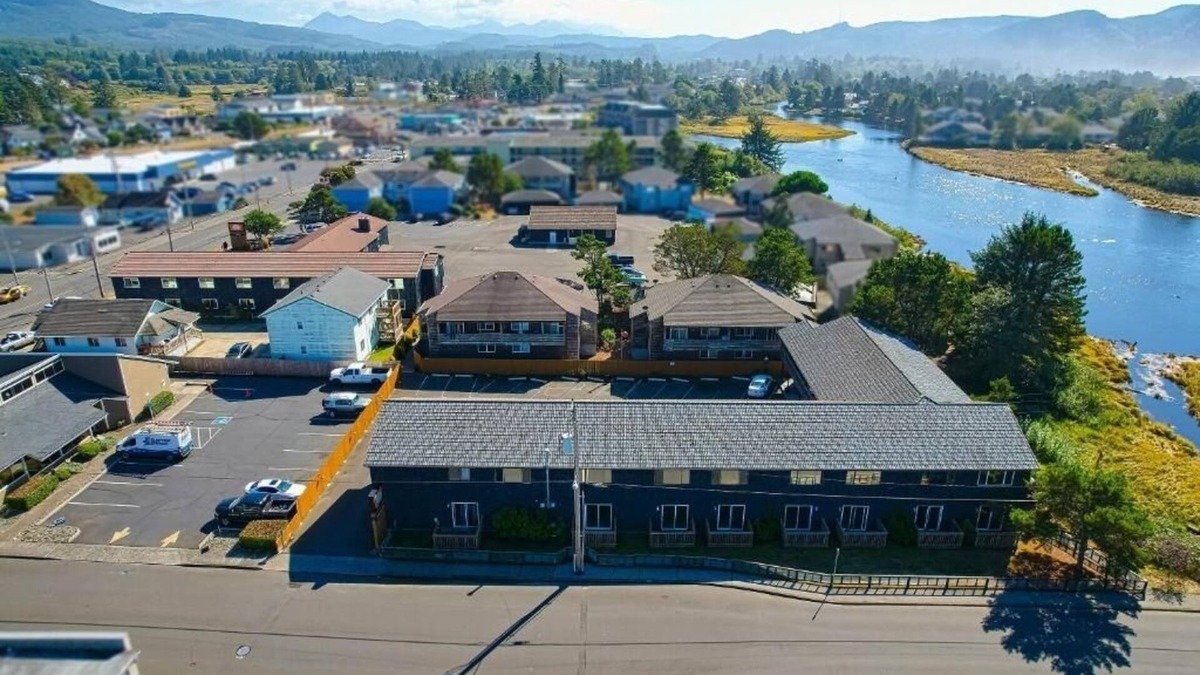 Seaside Hotel | Whimsical Room w/Beautiful Views Near Seaside’s Main Spots