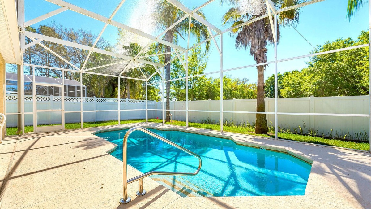 Davenport House | Whimsical Wonderland - Free Heated - Pool Games