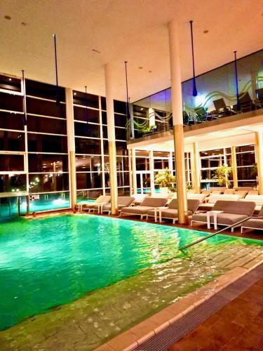 Bad Waltersdorf Apartment | WHIRLPOOL-SUITE AMADEUS - Weitblick - Golf & Wellness - direkter Bademantelgang - ADULTS ONLY
