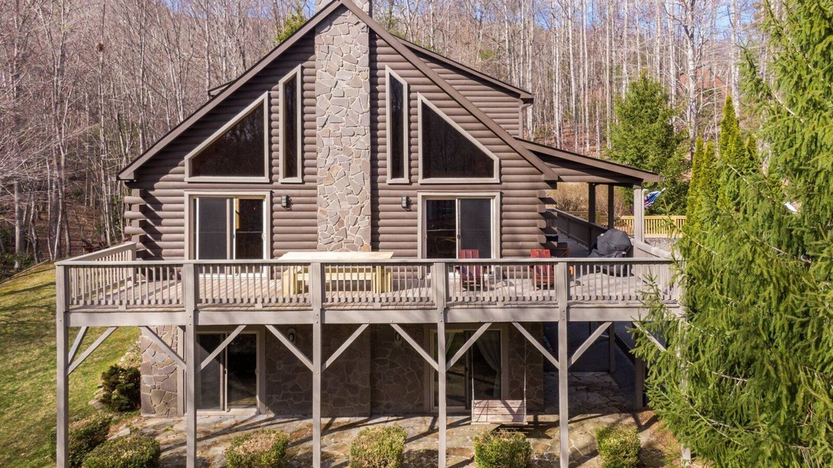 Fleetwood House | Whiskey Bear Escape - private home between Boone and West Jefferson!