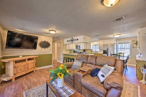 Broken Bow House | Whispering Oaks Broken Bow Cottage Near Hiking!