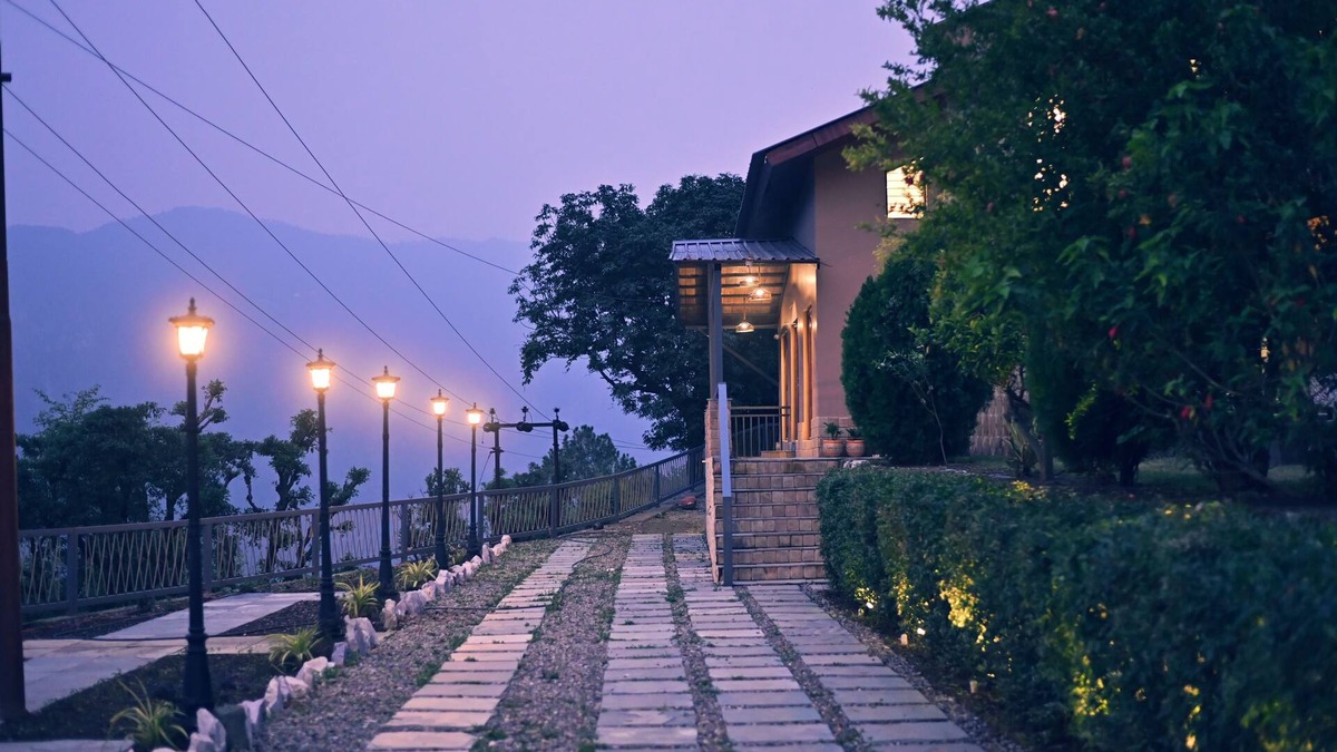 Kaul Hotel | Whispering Oaks