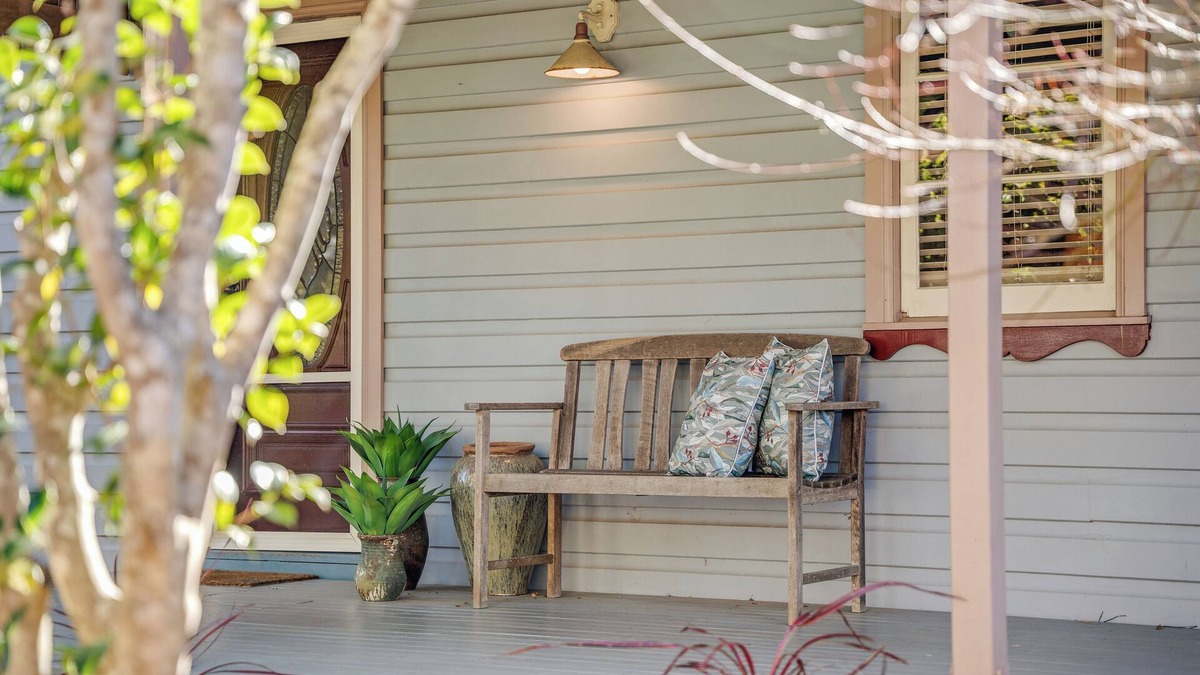 Wentworth Falls Cottage | Whispering Pines Cottages