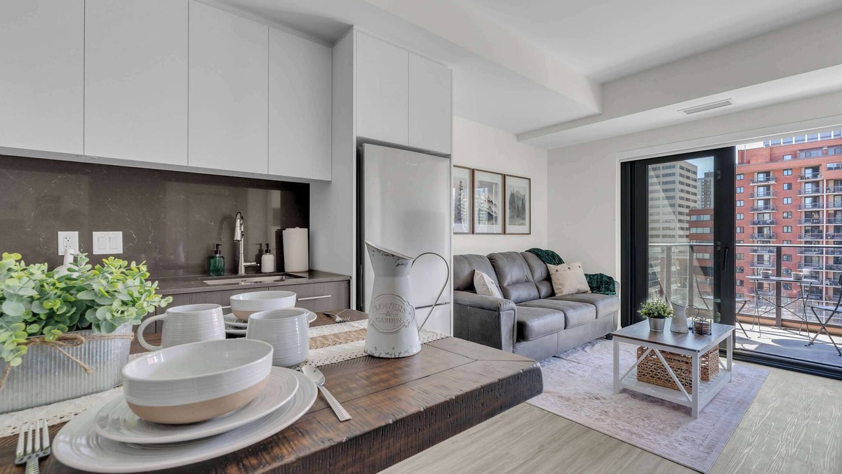 Eau Claire Apartment | Whispering Pines Retreat DT Getaway & Skyline Views