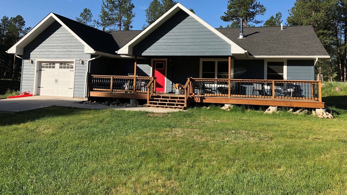 Custer House | Whispering Pines – Your forest getaway that’s close to town