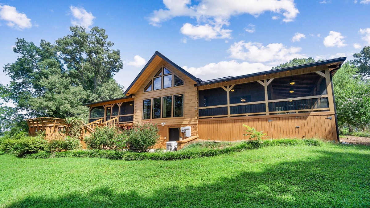 Rock Island Ski Chalet | Whispering Water at Rock Island Shores