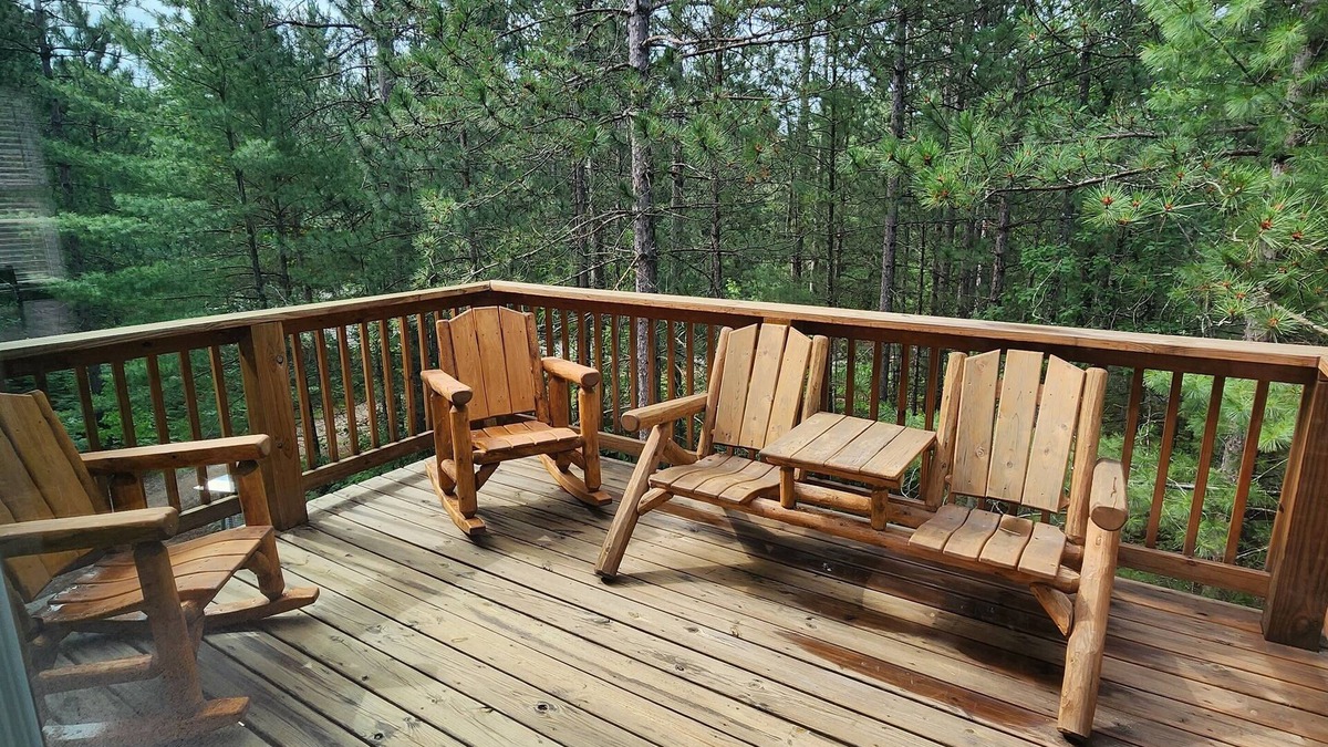 Pellston House | Whispering White Pines 3 bedroom 2 Bath Secluded Home