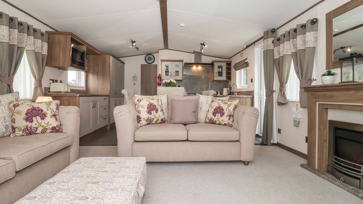 Cayton Bay Cottage | Whispering Willows