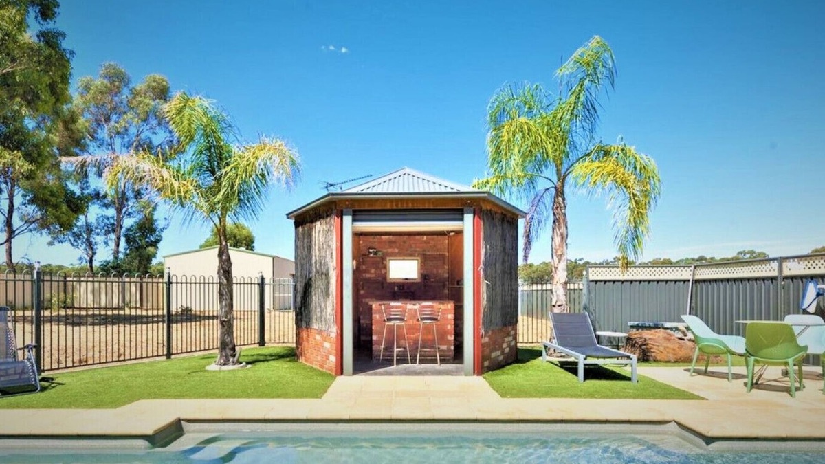 Maryborough House | Whispering Woods/Heated Pool/Sauna/2King beds/Pets