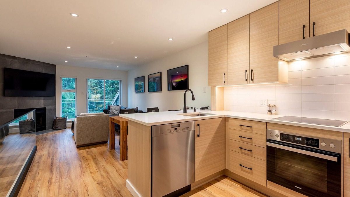 Whistler Creekside House | Whistler Luxury Townhouse - steps to Creekside Gondola