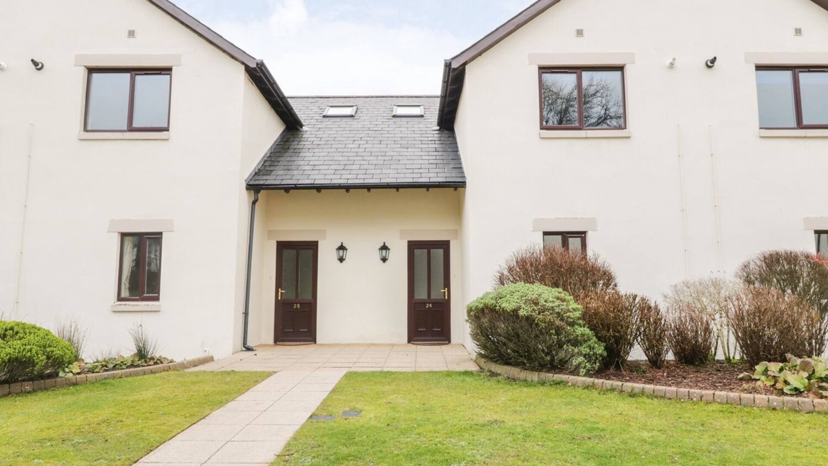 Penrith Cottage | WHITBARROW 24, family friendly, with pool in Penruddock