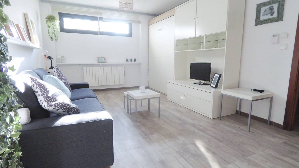 Genil Apartment | WHITE apartment for SKI and ALHAMBRA. Private garage