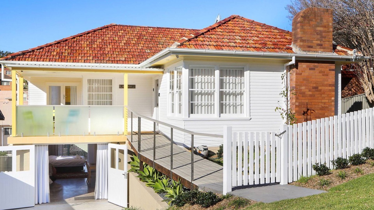 Terrigal Hotel | White Beach - Whole Property