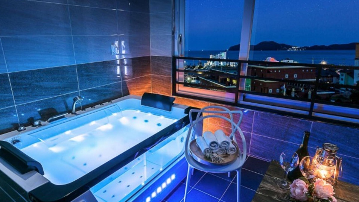 Geoje House | White Black Pension in Geoje Island