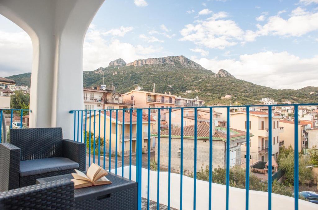 Santa Maria Navarrese Apartment | White & Blue
