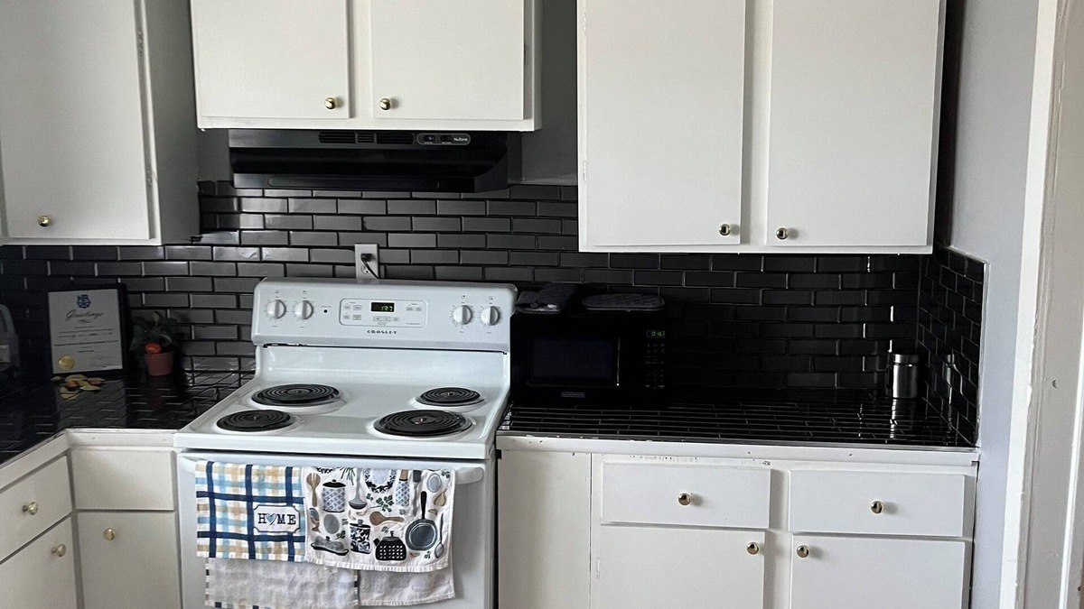 North Little Rock Bed & Breakfast | White cozy home