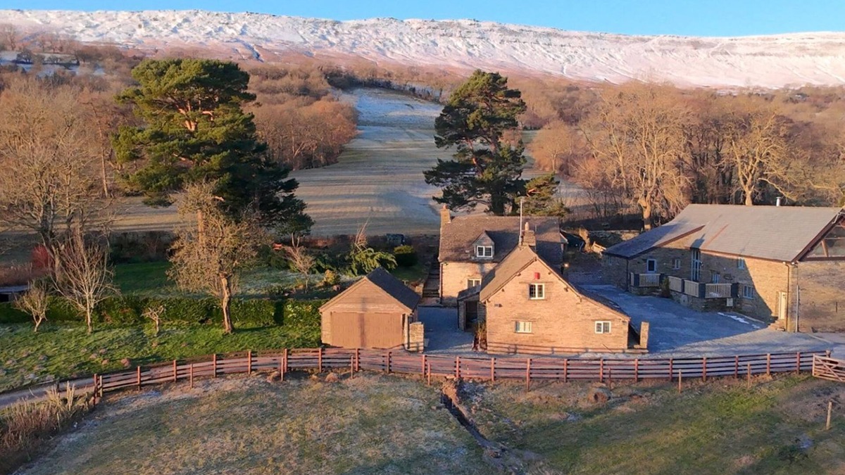 Craswall Cottage | WHITE HAYWOOD FARMHOUSE & BARN, pet friendly in Craswall