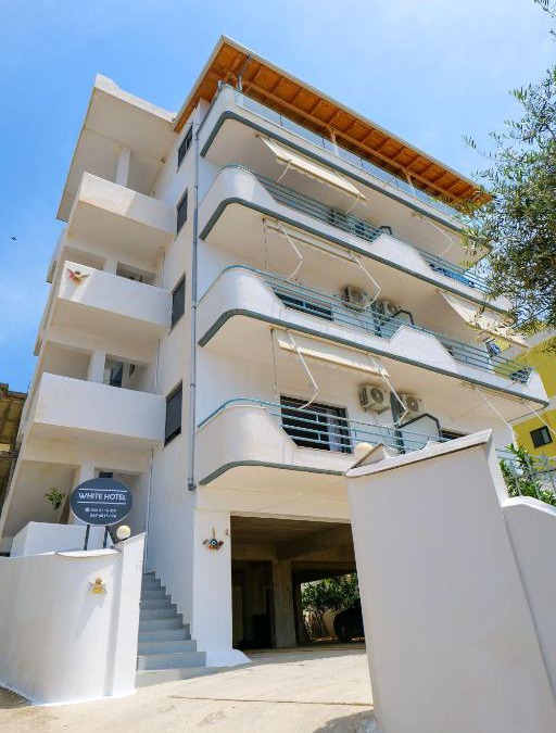 Qazim Pali Hotel | White Hotel