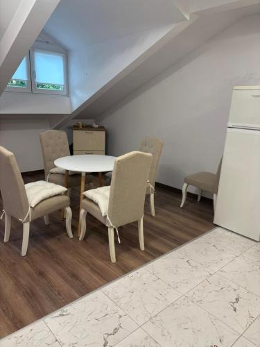 Haskovo Apartment | White House Apartments - Studio Lux