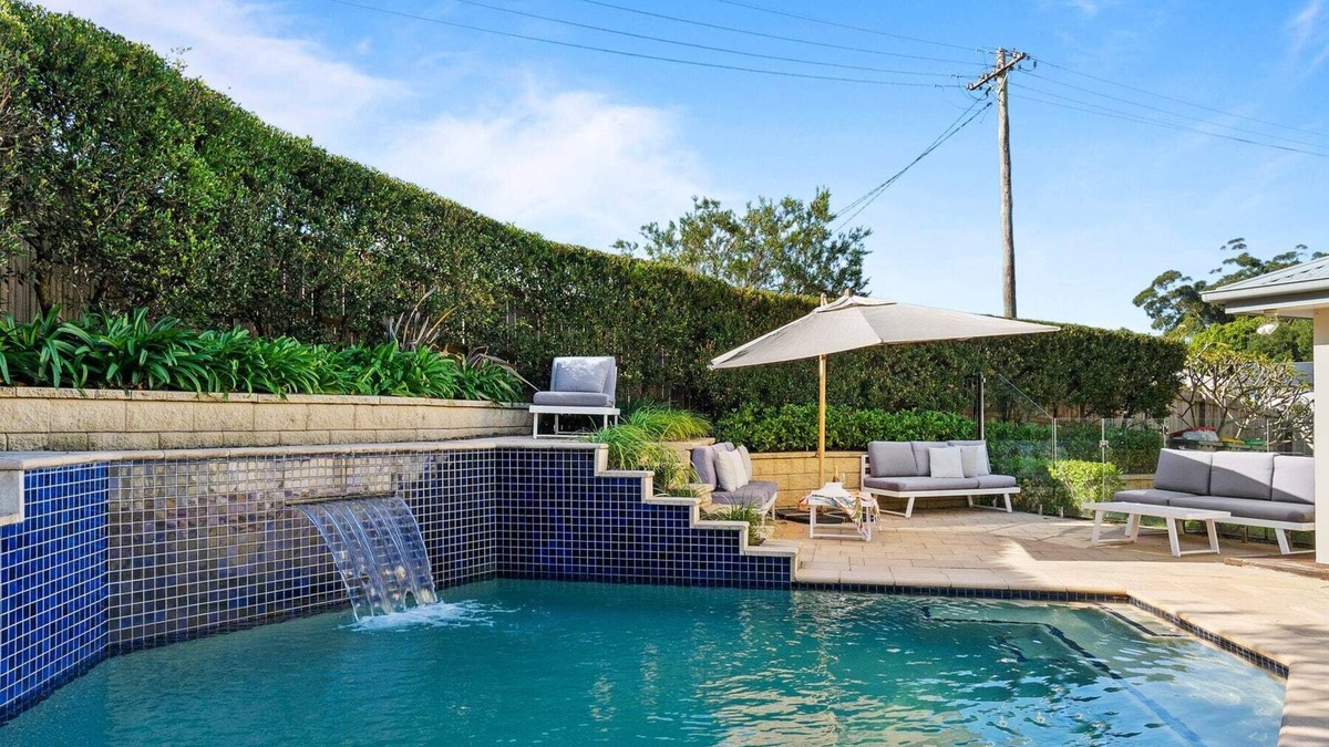 Wamberal House | White House - by Coast Hosting