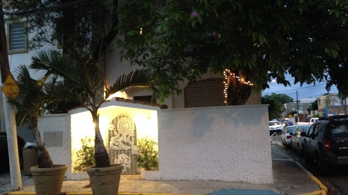 Parque House | White House by the Beach, one block from ocean park beach within gated community