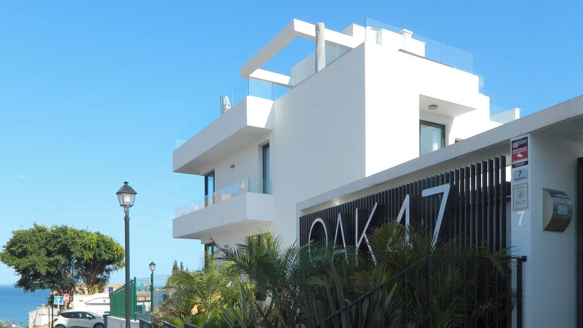 Fuengirola Villa | WHITE HOUSE : Charming & spacious Villa, Big terrace with sea & mountain views .